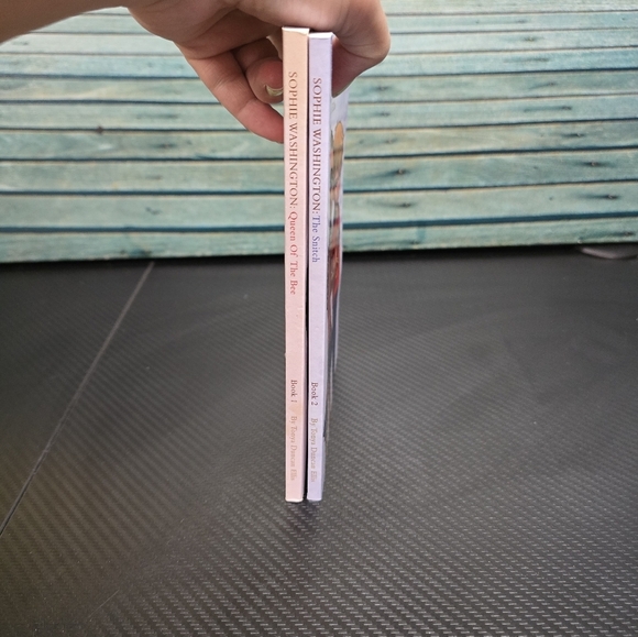 Sophie Washington chapter books 1 and 2 queen of the bee, the snitch - Picture 5 of 7